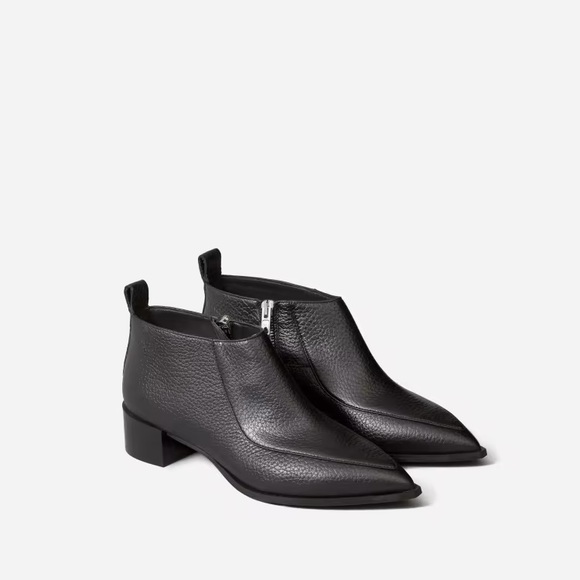 NWT Everlane The Boss Bootie. Size 7. Black pebbled leather. - Picture 2 of 10